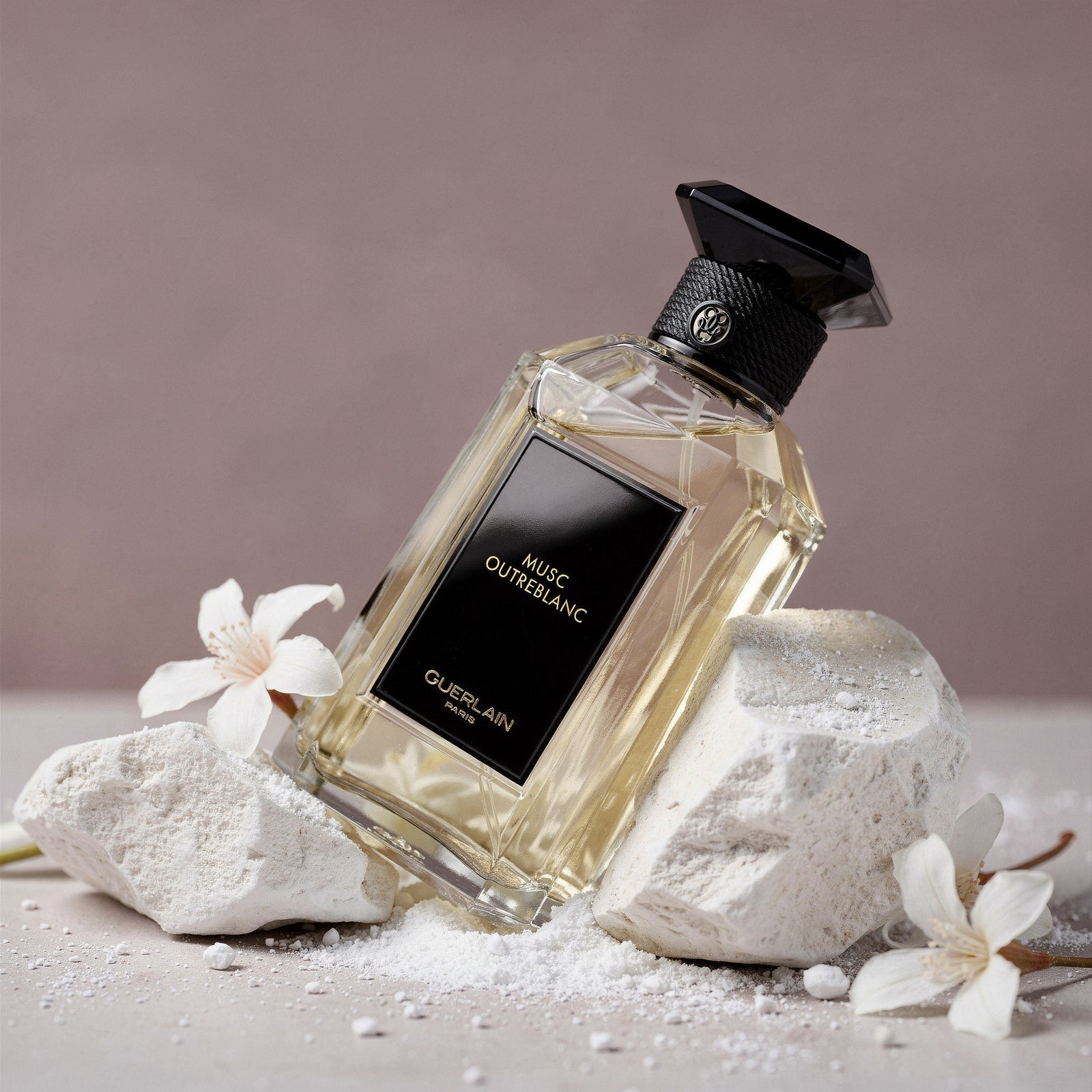 GUERLAIN Musc Outreblanc Eau de Parfum – בושם מאסק נקי ואלגנטי מקולקציית L’Art & La Matière