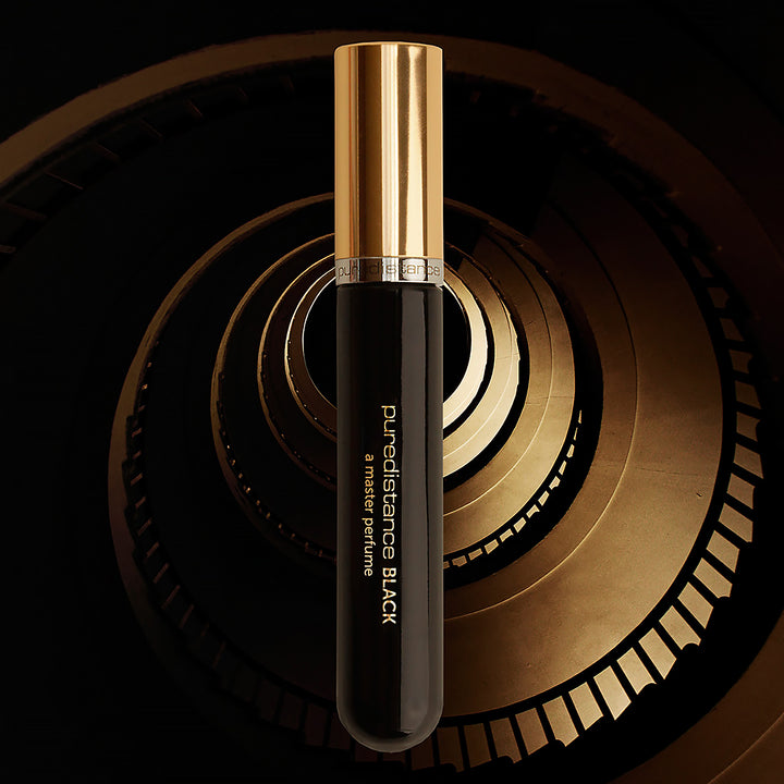 PUREDISTANCE Black Parfum