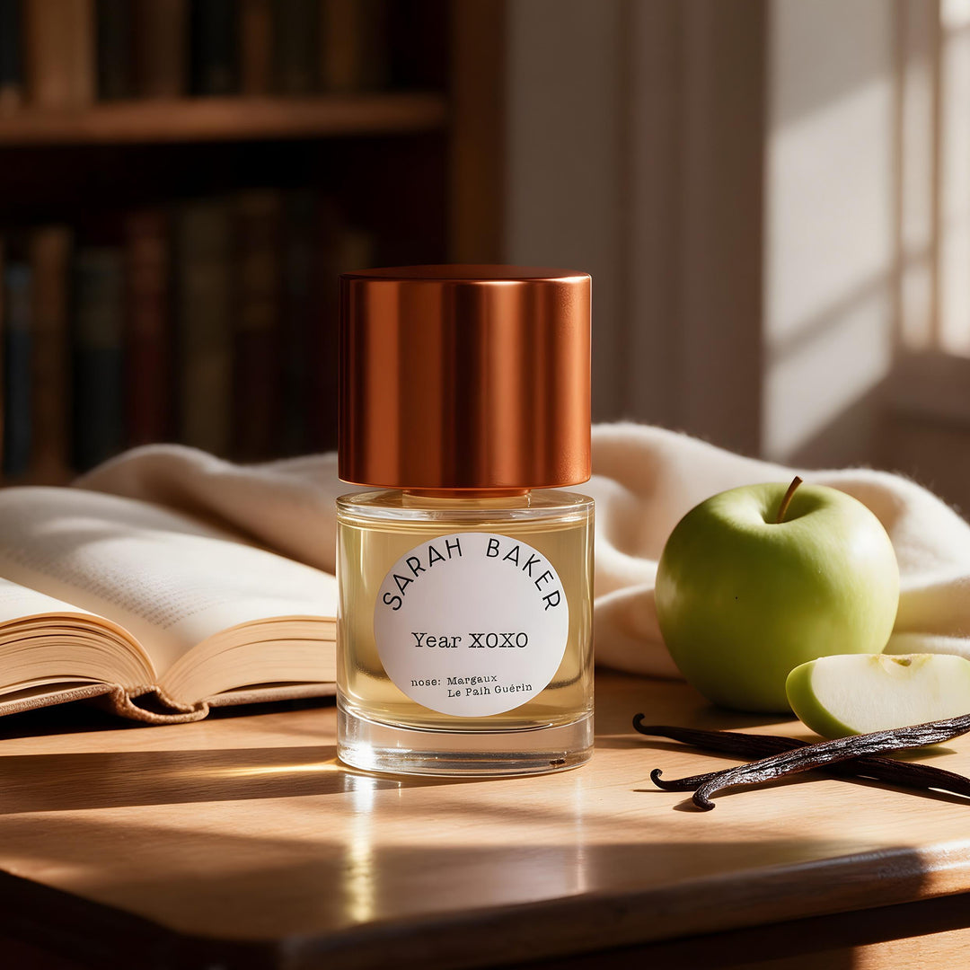 SARAH BAKER Year XOXO Extrait de Parfum with green apple, vanilla and open book